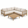 Conjunto de sofá esquinero de madera con cojines beige y mesa